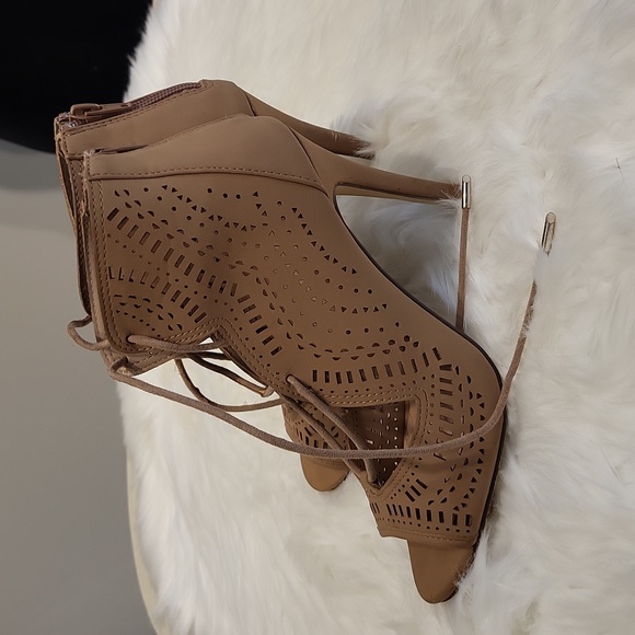 Call it Spring shoes - Picture 2 of 8